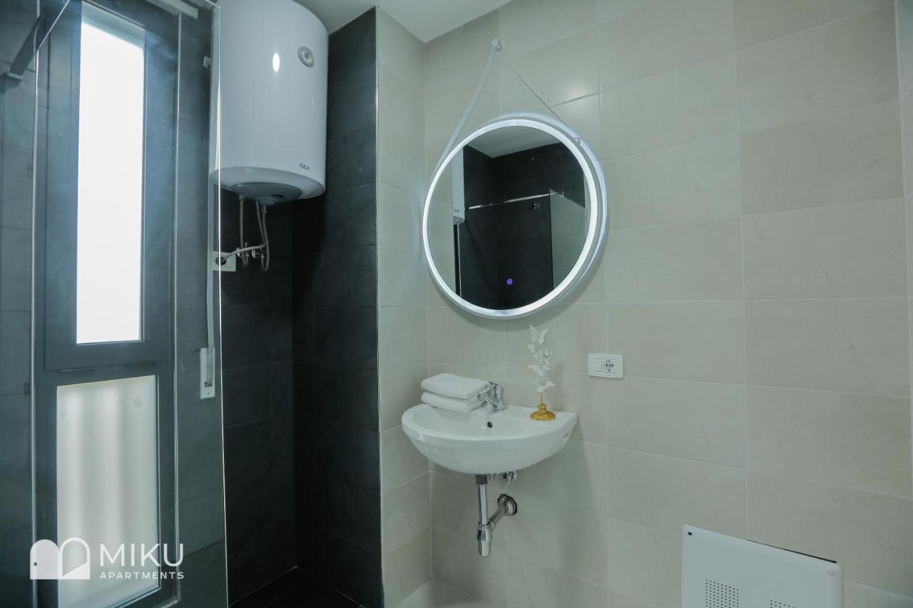 Miku Apartment - Lovely 1 Bedroom Spectacular View Tirana Esterno foto