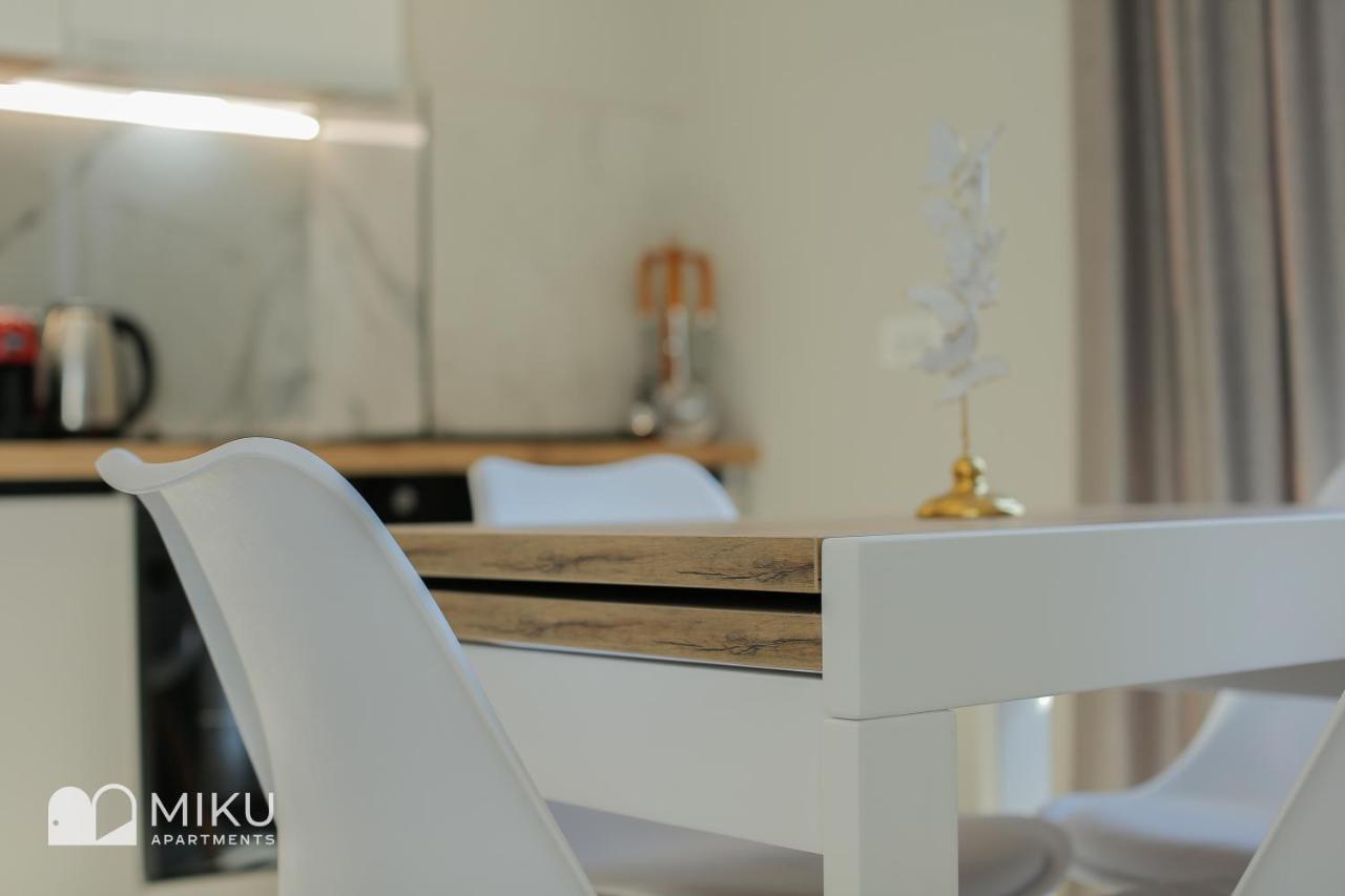 Miku Apartment - Lovely 1 Bedroom Spectacular View Tirana Esterno foto